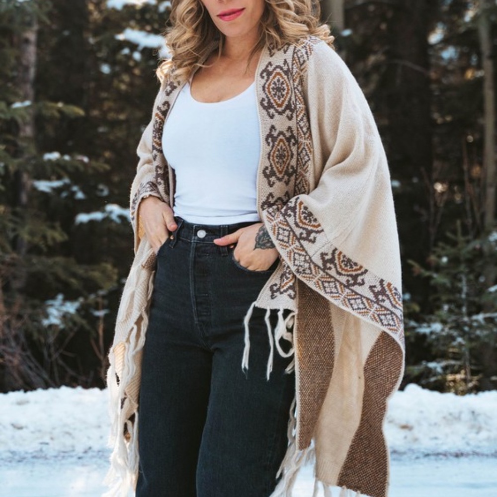 NWT Boho Western Oversized Fringed Blanket Wrap